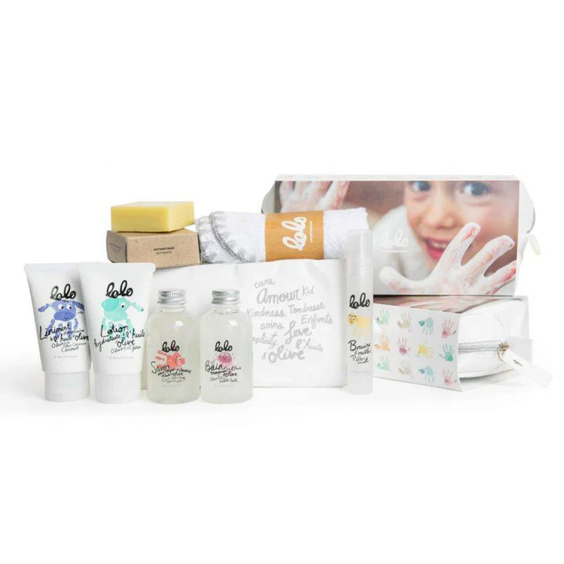 Lolo - Trousse de Voyage||Lolo - Travel Kit - Boutique Bébé en Ligne : Soins, Jouets et Articles Maison Jeu de bain pêche à la ligne bébé – Jouet bain éducatif – Petit coeur salé