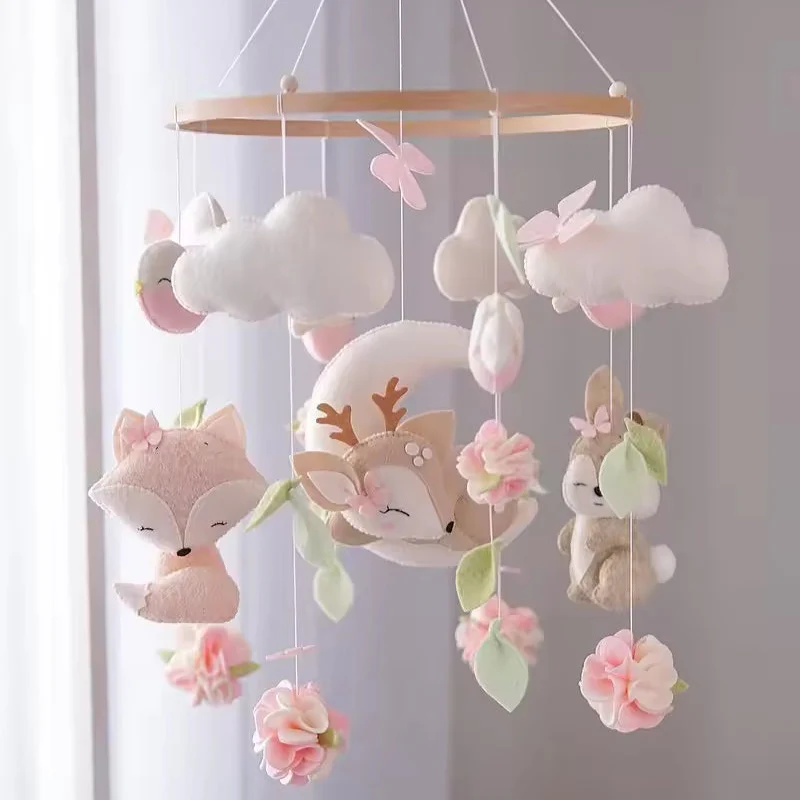 Mobile lit bébé - Forêt Enchantée - Boutique Maman & Bébé – Produits Essentiels au Quotidien Lit parc avec balançoire et jouet pour bébé - Bébé Love