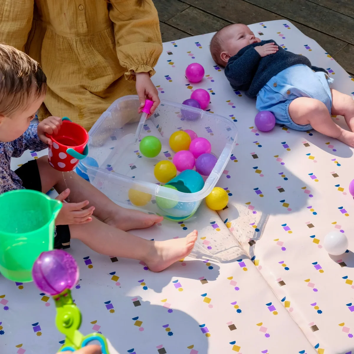 Tapis de vie Waterproof Gommettes - Boutique Maman & Bébé Couleur – Produits Essentiels au Quotidien