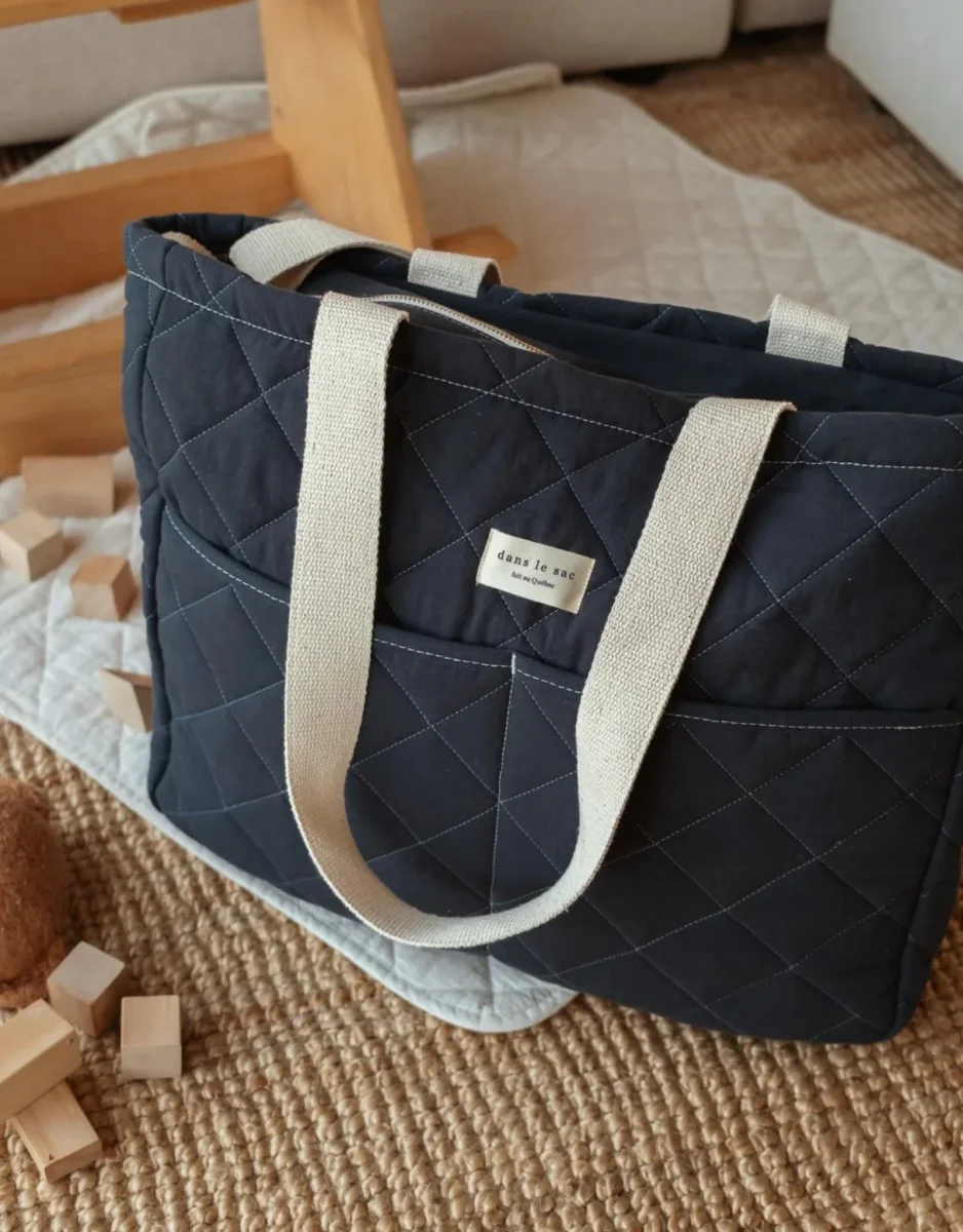 Sac à couche - Navy - Dans le sac - Boutique Maman & Bébé – Produits Essentiels au Quotidien Produits AMP Diapers | Minis Humains