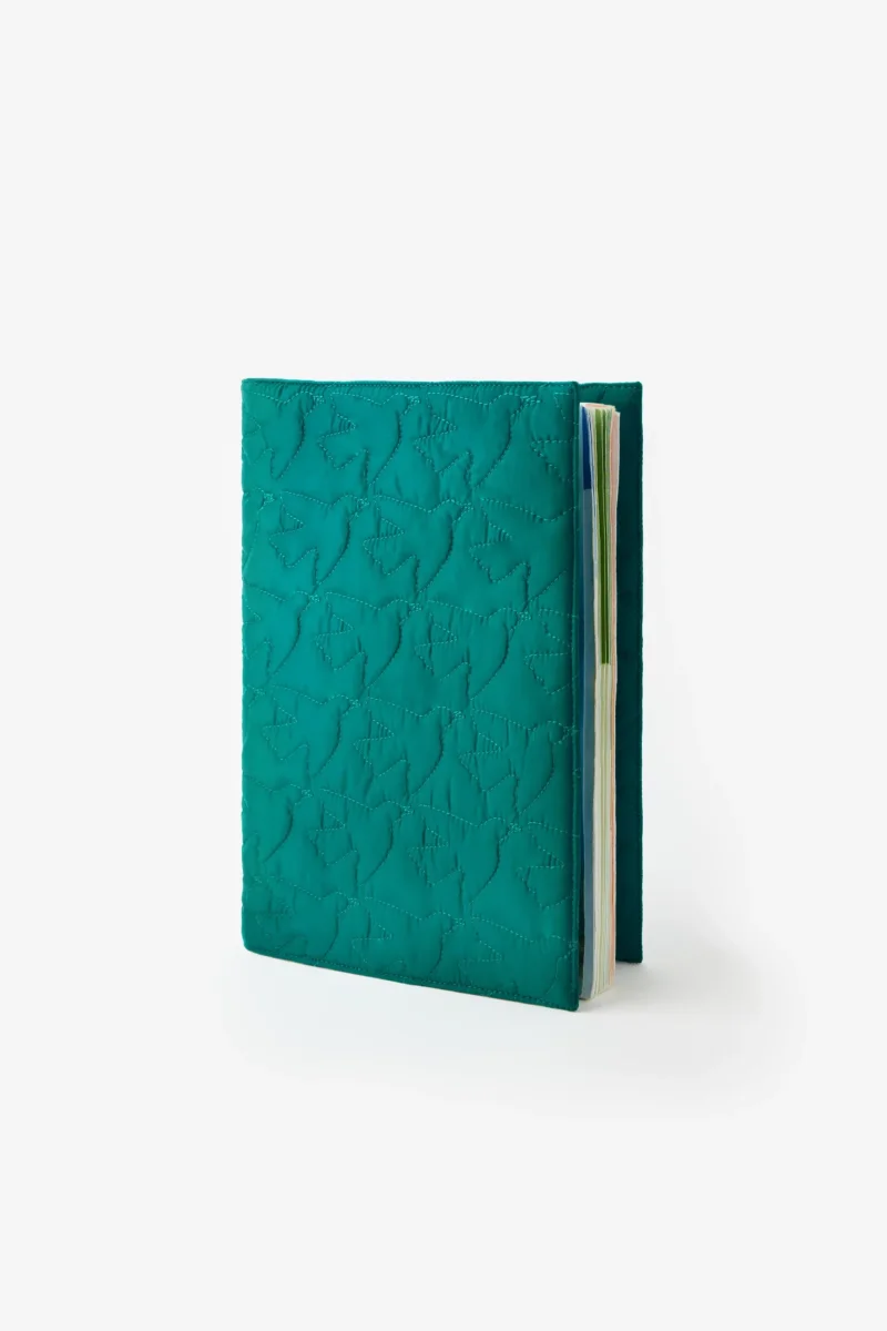 PROTEGE CARNET DE SANTÉ NYLON MATELASSÉ OISEAUX - Boutique Maman & Bébé – Produits Essentiels au Quotidien - {'count': 1, 'name': 'Lit'}
