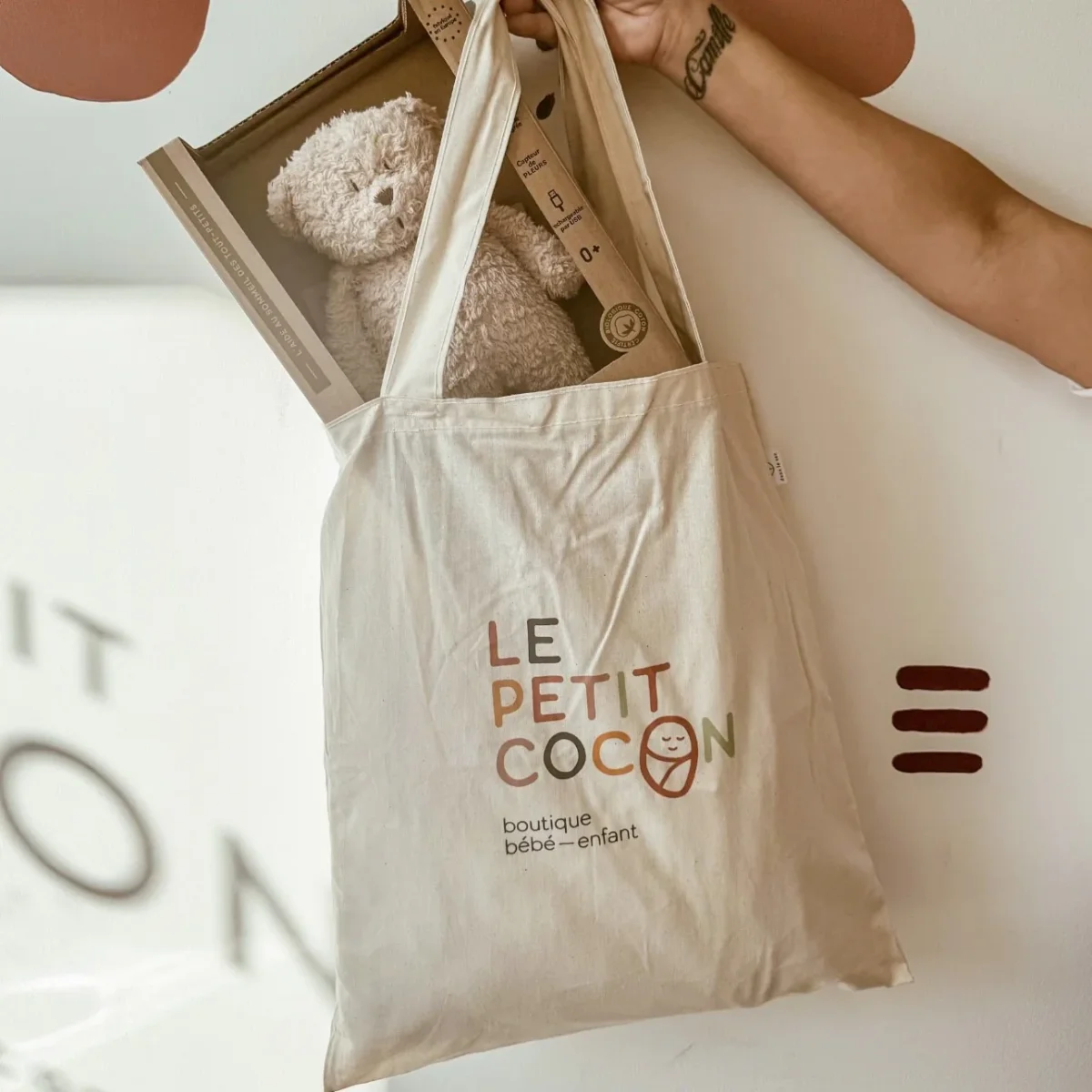 Le Petit Cocon - Sac Écologique||Le Petit Cocon - Eco Village Bag - Boutique Bébé en Ligne : Soins, Jouets et Articles Maison