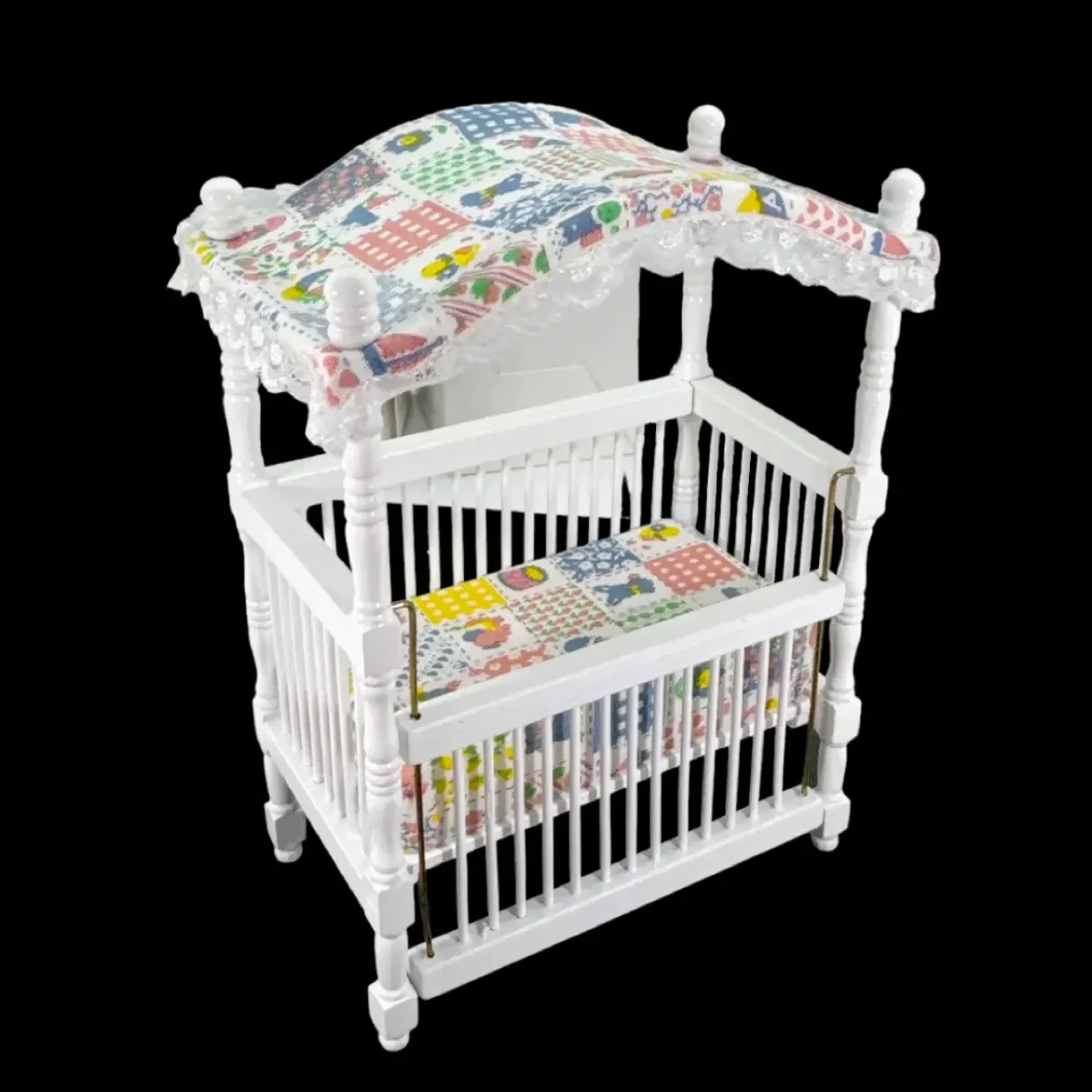 Lit de bébé à baldaquins avec matelas – Blanc - ​Boulangerie-Pâtisserie | Pain au Levain & Viennoiseries​ Baldaquin pour lit cabane Tea - beige