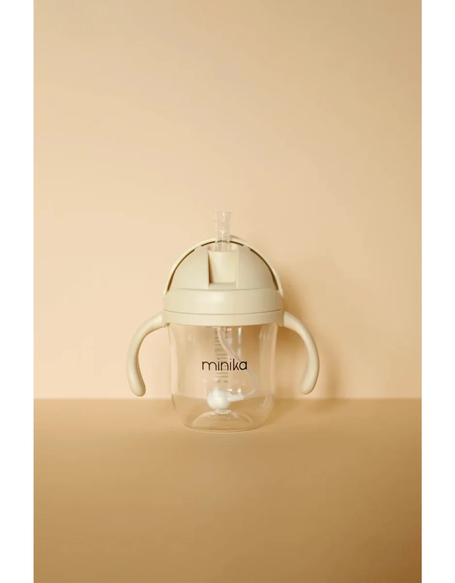 Gobelet à paille en tritan - Minika - Boutique Maman & Bébé – Produits Essentiels au Quotidien BÉABA, Biberon/Tasse d'apprentissage 2 en 1, Tasse Paille Enfant, 100%  étanche, Anti-fuite, Facile à Ouvrir, Poignées amovibles, Tritan et  Silicone, 210 ml, Argile : Amazon.fr: Bébé et Puériculture