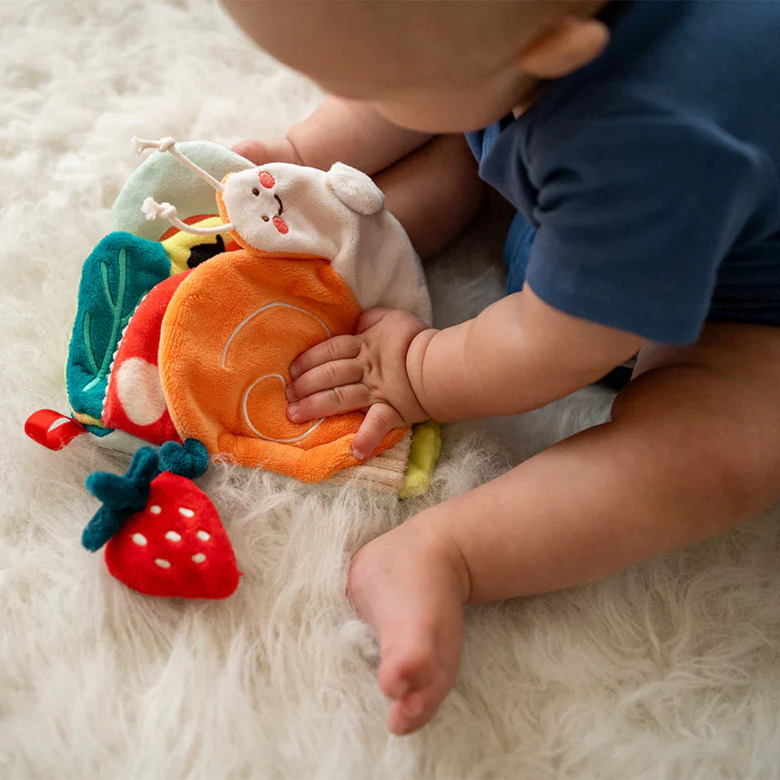 LIVRE SENSORIEL alcool EN TISSU "SILLY SNAIL" - Boutique Maman & Bébé – Produits Essentiels au Quotidien