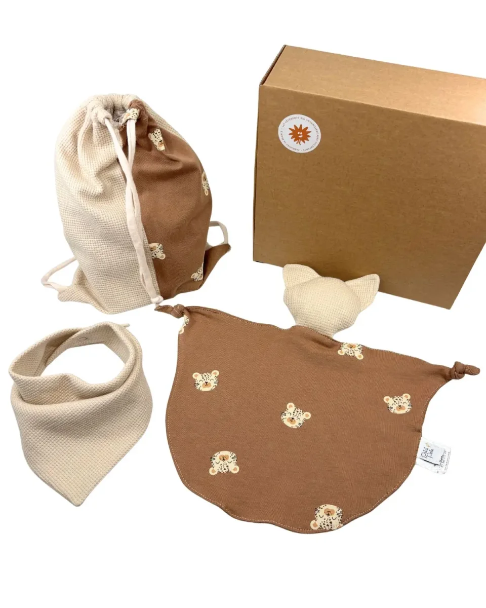 Coffret naissance Doudou Bavoir - Boutique Maman & Bébé – Produits Essentiels au Quotidien Gel lavant bébé – Produits doux et hypoallergéniques | BabyBoss.ma