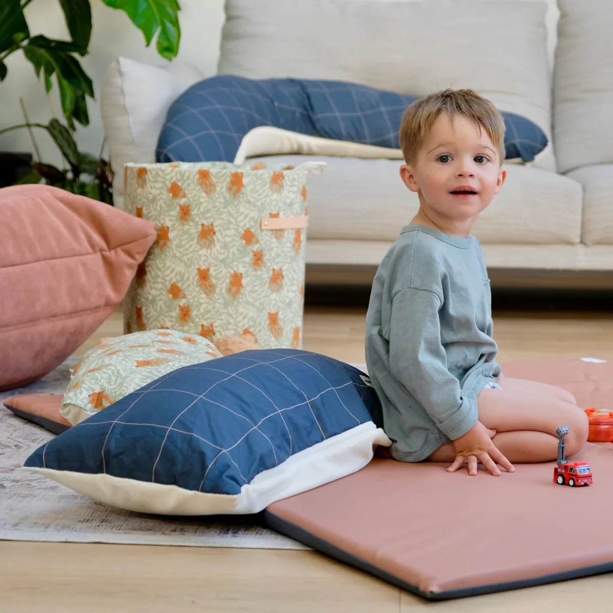 Coussin +One Grid - Boutique Maman & Bébé – Produits Essentiels au Quotidien ANTHELIOS DERMO-PEDIATRICS LAIT SOLAIRE BÉBÉ SPF 50+| La Roche Posay