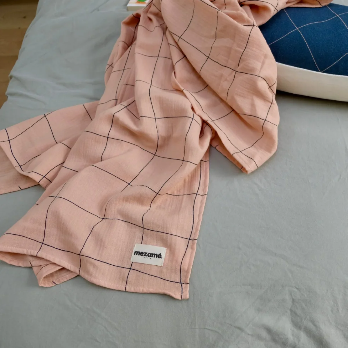 Maxi lange Grid Rose - Boutique Maman & Bébé – Produits Essentiels au Quotidien - Lange personnalisable
