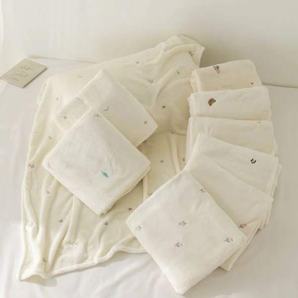 Plaid Bébé | UltraDoux - Boutique Maman & Bébé – Produits Essentiels au Quotidien Plaid à manches et capuche Ours - écru
