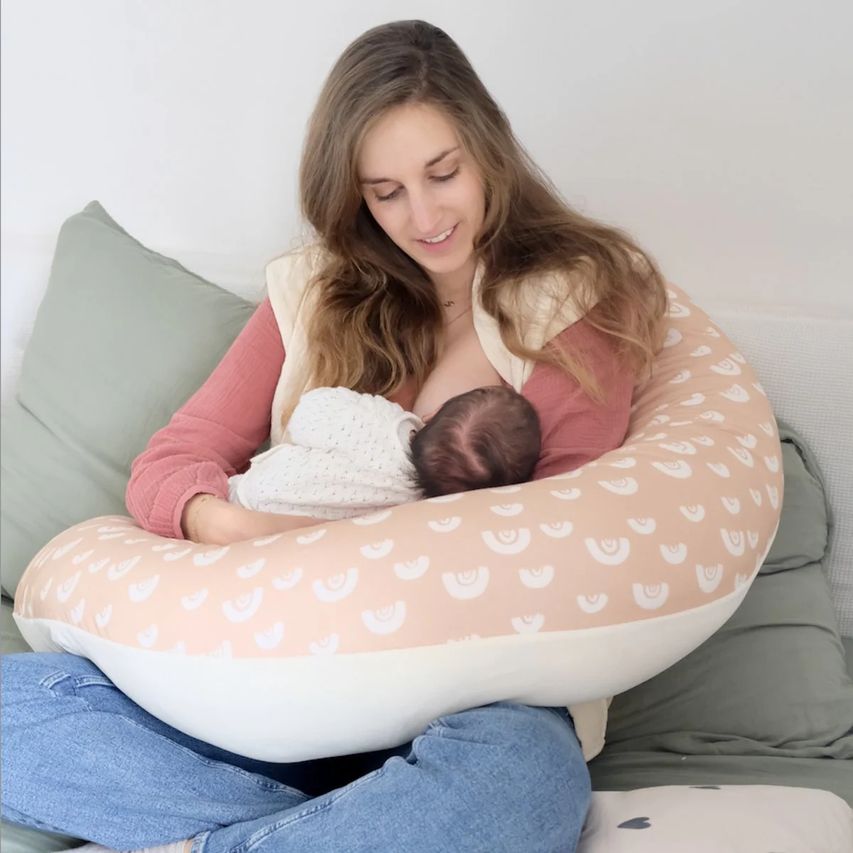 Coussin d'Allaitement Arc en Pêche - Boutique Maman & Bébé – Produits Essentiels au Quotidien - {'count': 1, 'name': 'actif'}