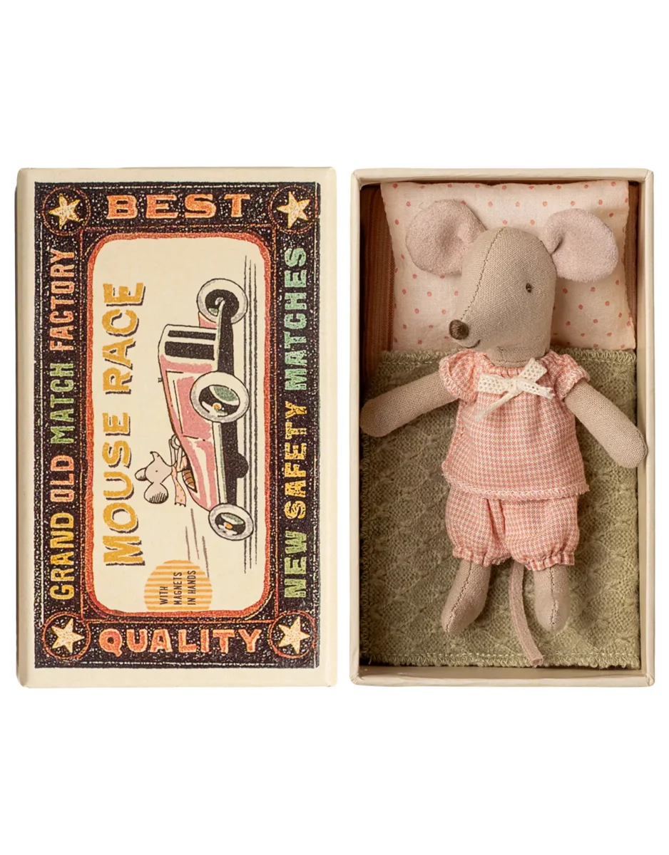 Petite soeur souris dans sa boîte d'allumettes - Pyjama vichy rose - Maileg - Boutique Maman & Bébé – Produits Essentiels au Quotidien Créer une boîte à grande sœur : coffret cadeau à personnaliser