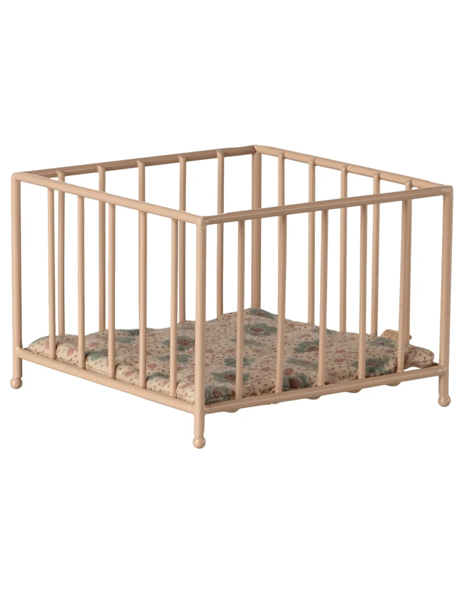 Parc pour bébé souris - Rose - Maileg - Boutique Maman & Bébé – Produits Essentiels au Quotidien Nattou - Couverture de jeu enfant avec trapèze MILA, ZOE & LANA beige |  Lumimania
