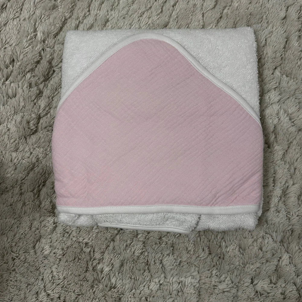 Serviette de bain gaz de coton - Boutique Maman & Bébé – Produits Essentiels au Quotidien Collection d'accessoires en double gaze pour bébé