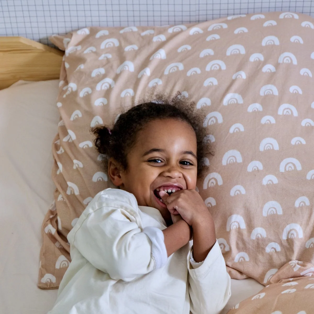 Taie d'oreiller SYNERGIA Arc en Pêche - Boutique Maman & Bébé – Produits Essentiels au Quotidien
