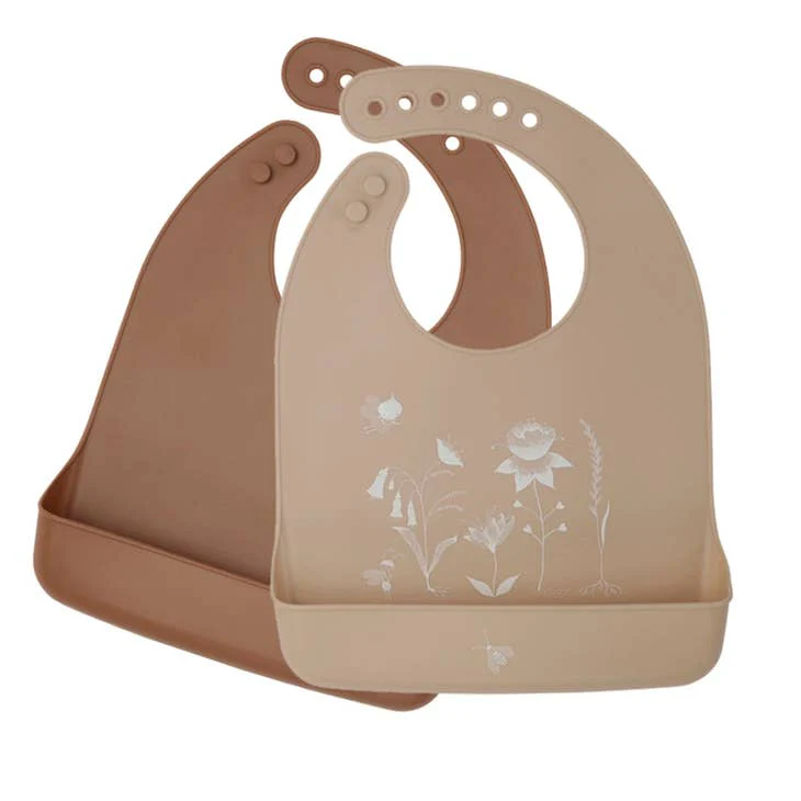 Lille Vilde - Duo de Bavoirs en Silicone||Lille Vilde - Silicone Bibs - Boutique Bébé en Ligne : Soins, Jouets et Articles Maison Coffret la dme - 1 kit sand + 2 bavoirs pour kit + 1 cuillère beige - Tidy  Tot