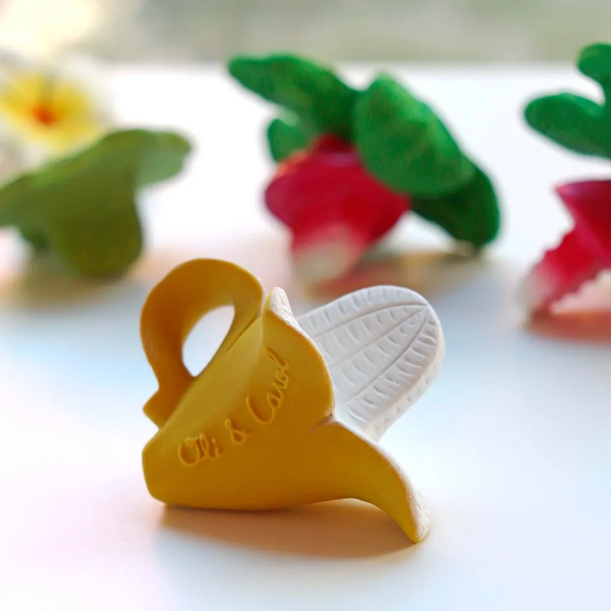 JOUET DENTITION "ANITA LA BANANITA" - Boutique Maman & Bébé – Produits Essentiels au Quotidien Jouet de dentition pour bébé en silicone avec 1 brosse de nettoyage :  Amazon.fr: Bébé et Puériculture