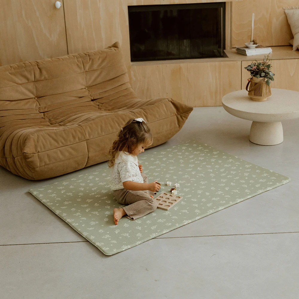 Tapis de jeu L - l'oasis - Boutique Maman & Bébé – Produits Essentiels au Quotidien - {'count': 1, 'name': 'vinyle'}