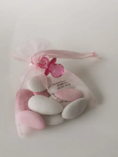 Tétine pendentif en plexi Fuchsia – Lot de 6 - ​Boulangerie-Pâtisserie | Pain au Levain & Viennoiseries​ viennoiserie Treize Septiers - pain, produit fait maison vendée 85