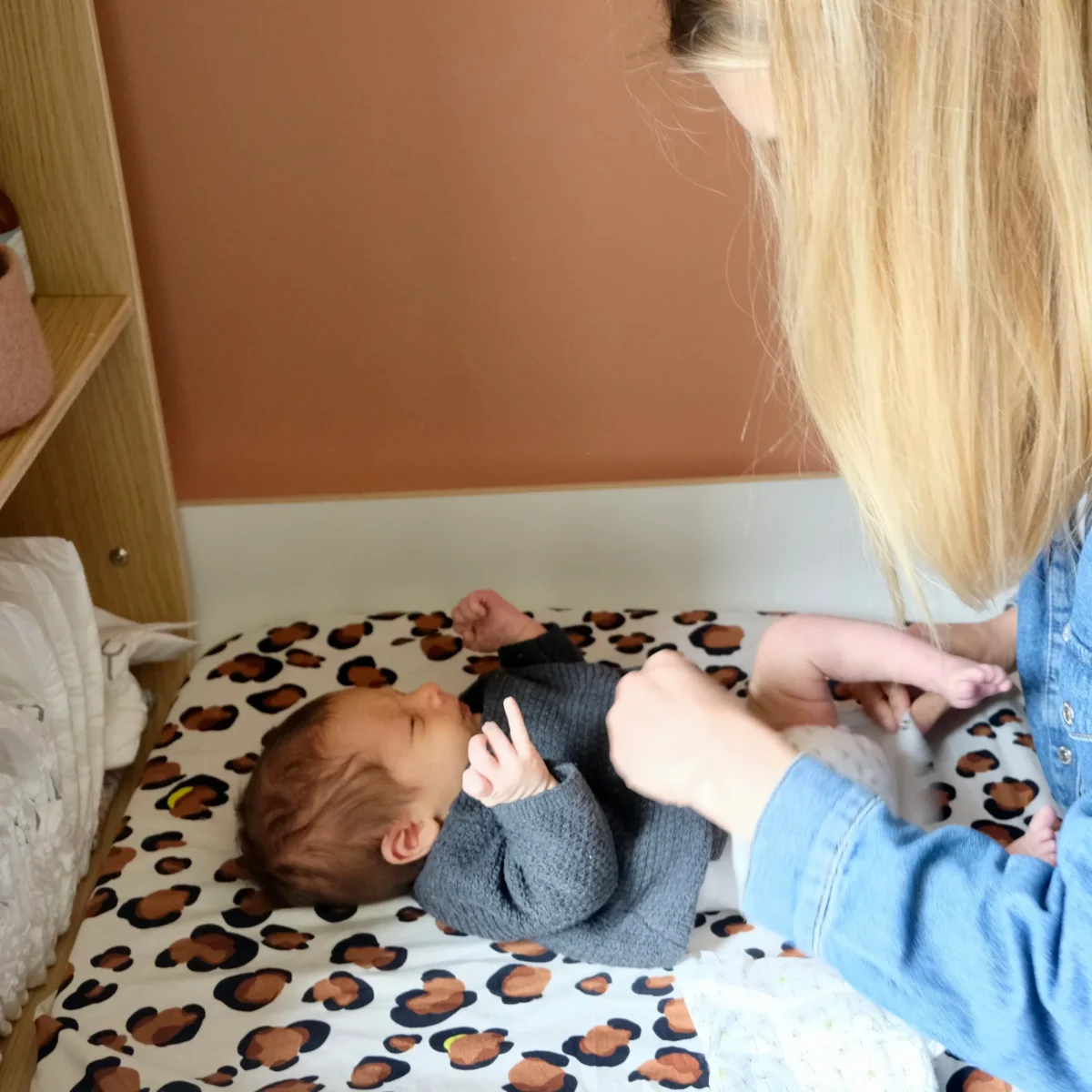 Housse matelas à langer Léopard - Boutique Maman & Bébé – Produits Essentiels au Quotidien Housse pour matelas à langer Renard - marron, Puériculture