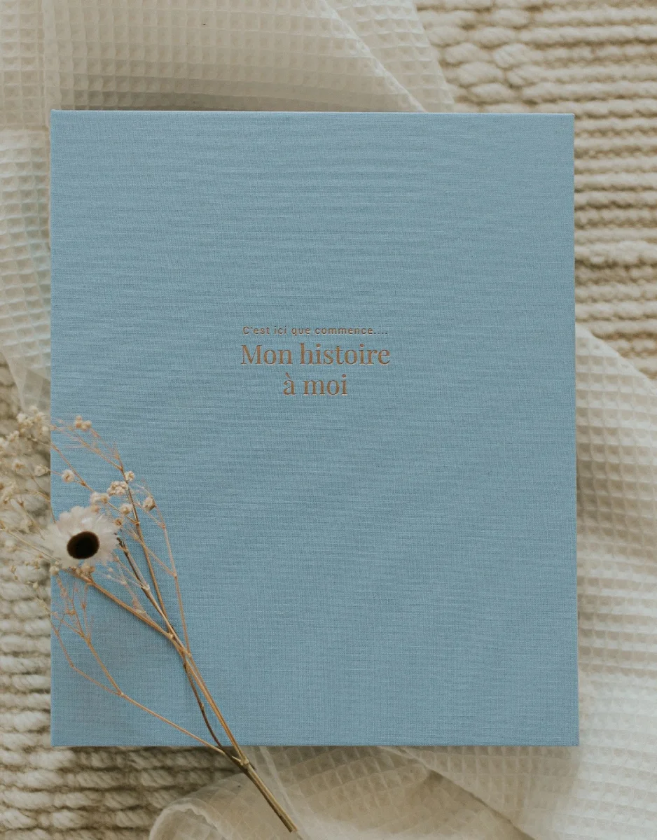 Livre de bébé - Bleu - Le petit tableau noir - Boutique Maman & Bébé – Produits Essentiels au Quotidien - Sauge