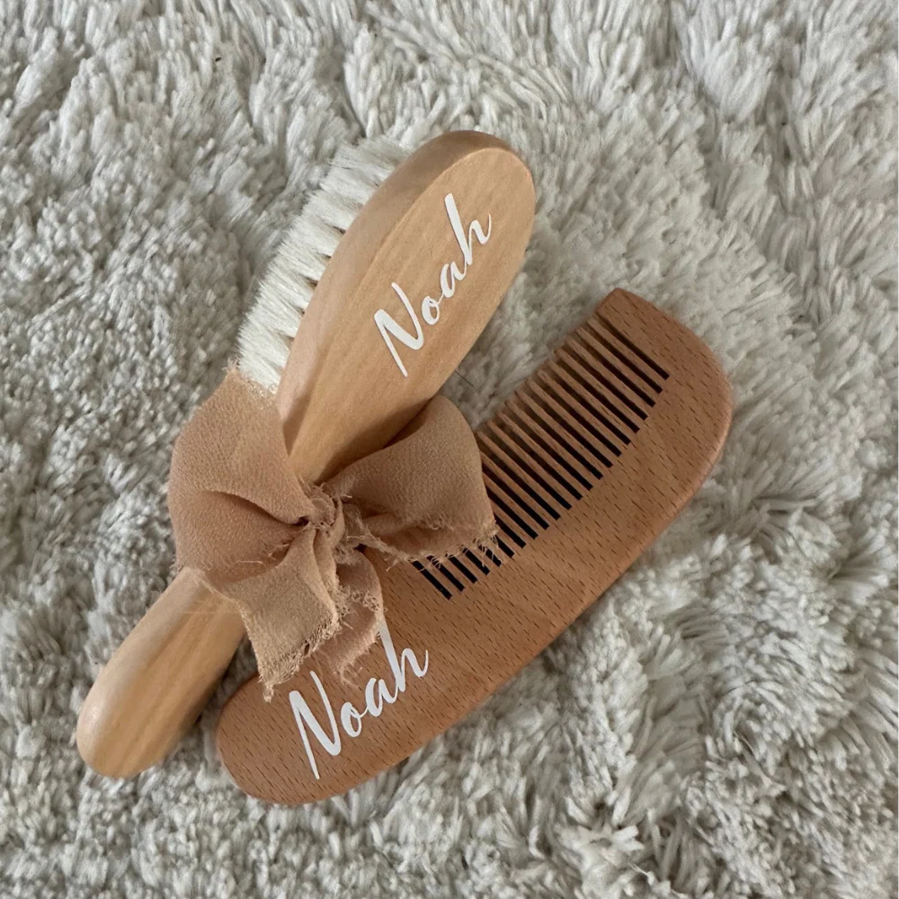 Ensemble brosse et peigne bébé - Boutique Maman & Bébé – Produits Essentiels au Quotidien Kit Brosses et Peigne Bébé - Brosse Bébé ultra-douce | Leobulle