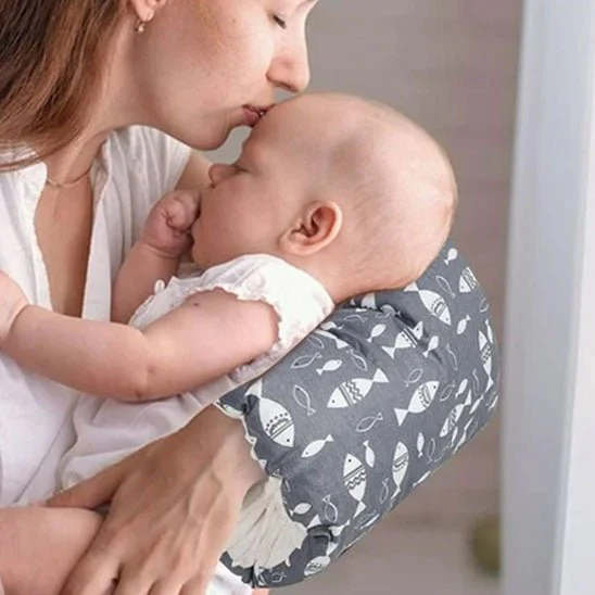 Coussin d'allaitement - Boutique Bébé en Ligne : Soins, Jouets et Articles Maison - {'count': 1, 'name': 'Basic'}