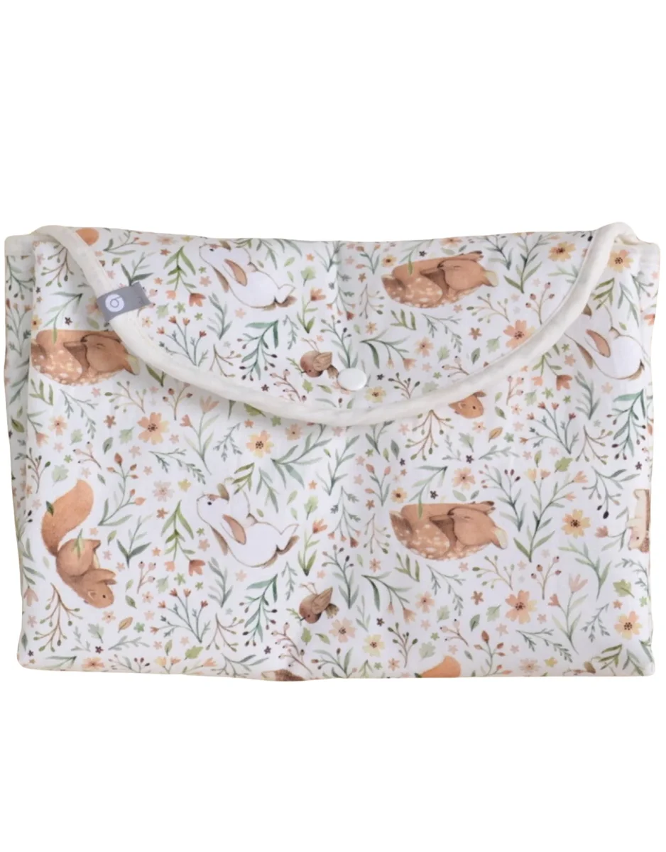 Matelas à langer pour bébé - Animaux de la forêt fleurie - Bambino par Baluchon - Boutique Maman & Bébé – Produits Essentiels au Quotidien - {'count': 2, 'name': 'tapis'}