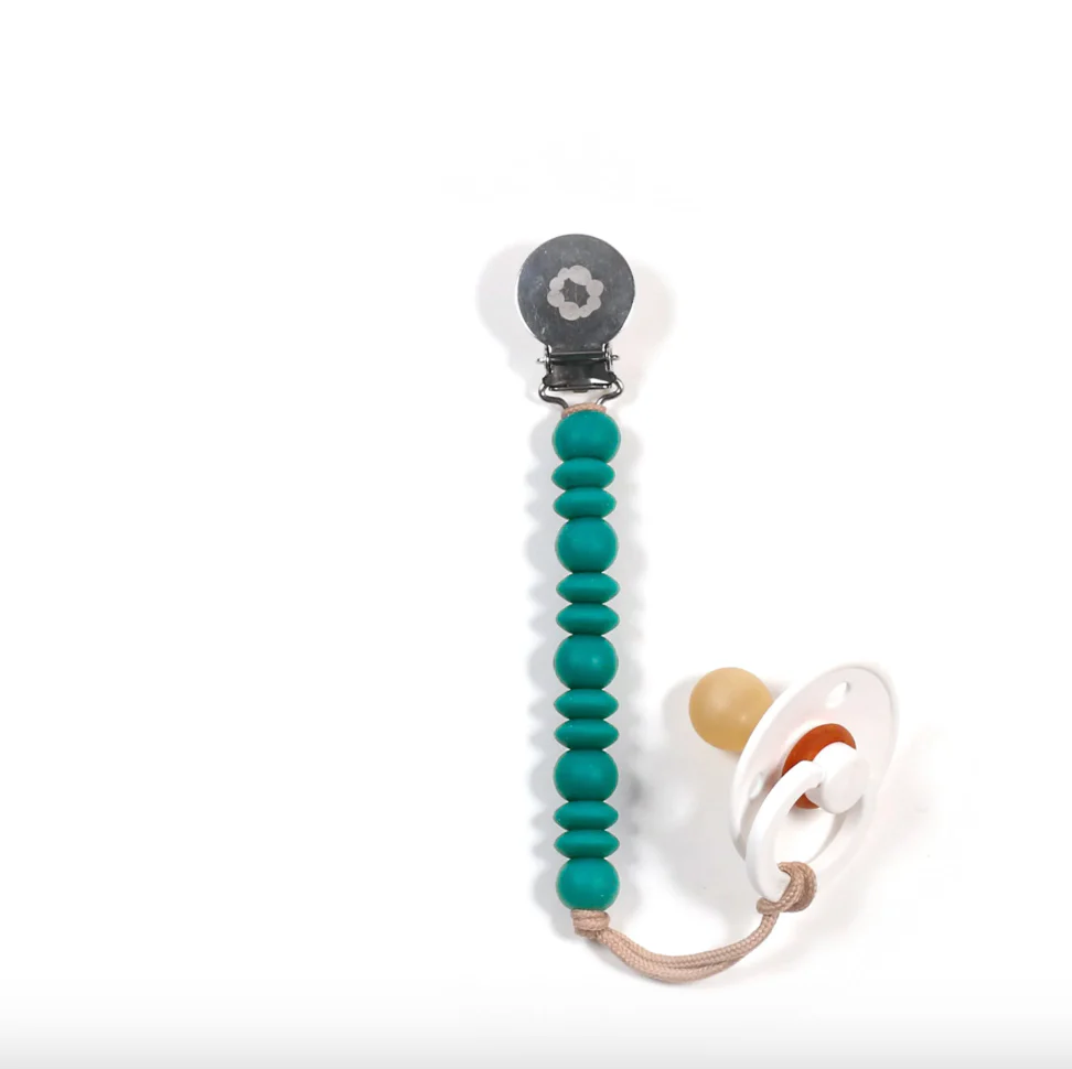 ATTACHE SUCE SILICONE ÉMERAUDE Boutique Maman Bébé Produits Essentiels Quotidien