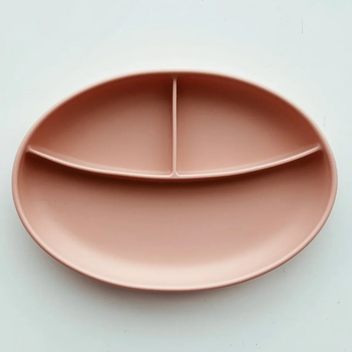 Micasso & Co. - Assiette Divisé en Silicone - Vieux Rose||Micasso & Co. ASSIETTE - Divised Plate - Vintage Pink - Boutique Bébé en Ligne : Soins, Jouets et Articles Maison