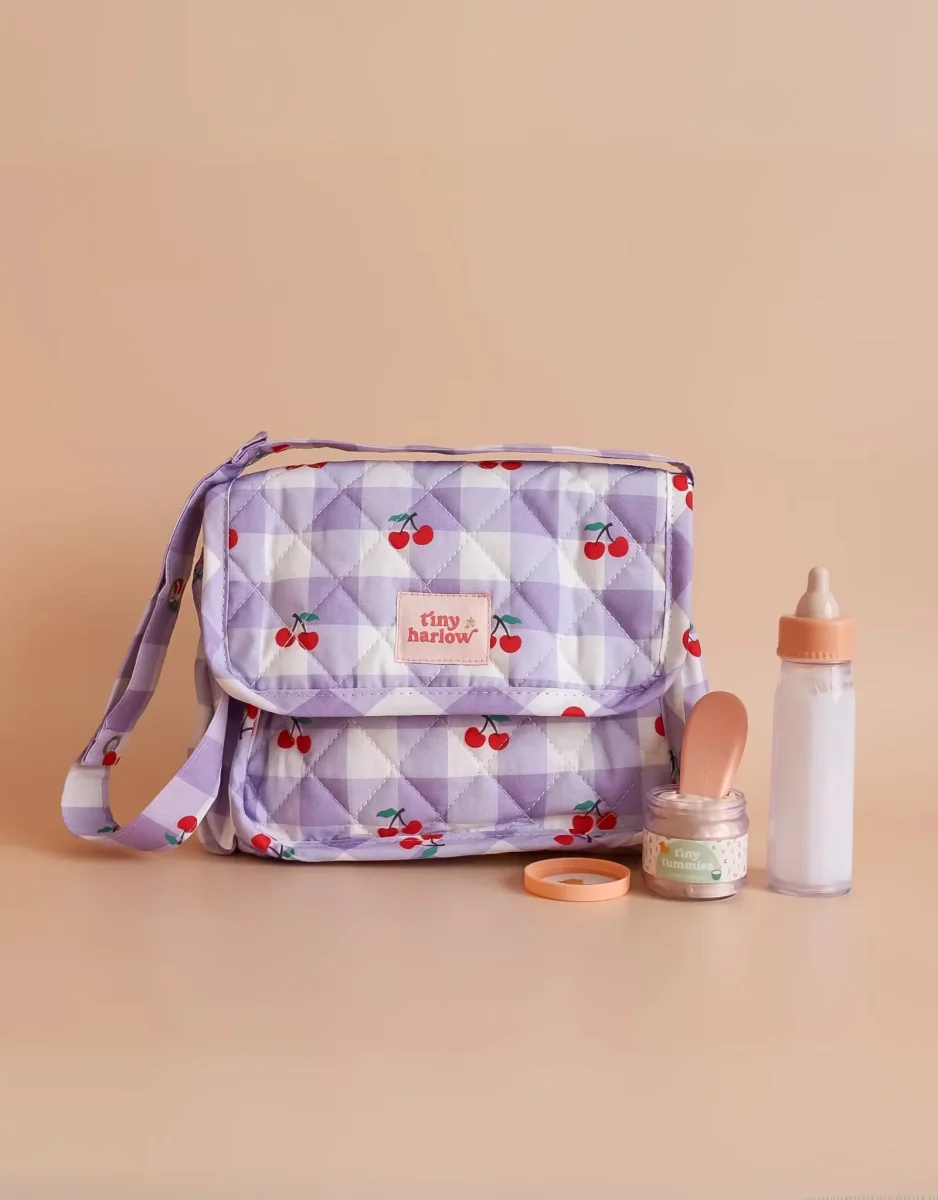 Ensemble de départ Tiny Nurturers - cerise - Tiny Harlow - Boutique Maman & Bébé – Produits Essentiels au Quotidien Valisette accessoires bébé - La Grande Récré