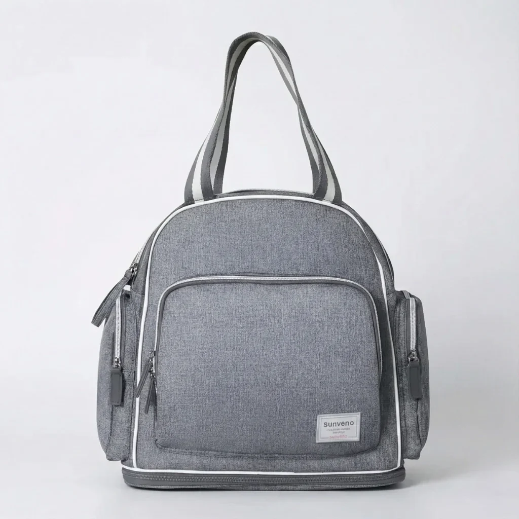 Sac à langer NomadGlow - Boutique Bébé en Ligne : Soins, Jouets et Articles Maison Sac à langer Denver à motif cerise tissé en coton • Bonpoint