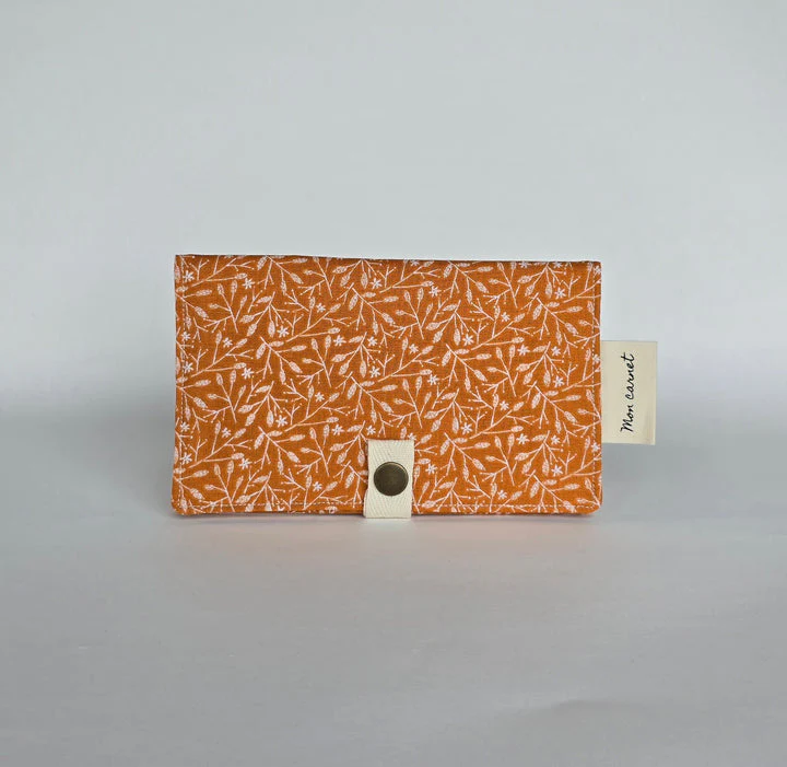 Sauge & Co. - Protège Carnet de Santé - Récolte d'Automne||Sauge & Co. - Health Book Protector - Fall Harvest - Boutique Bébé en Ligne : Soins, Jouets et Articles Maison - {'count': 1, 'name': 'TRADITIONS'}