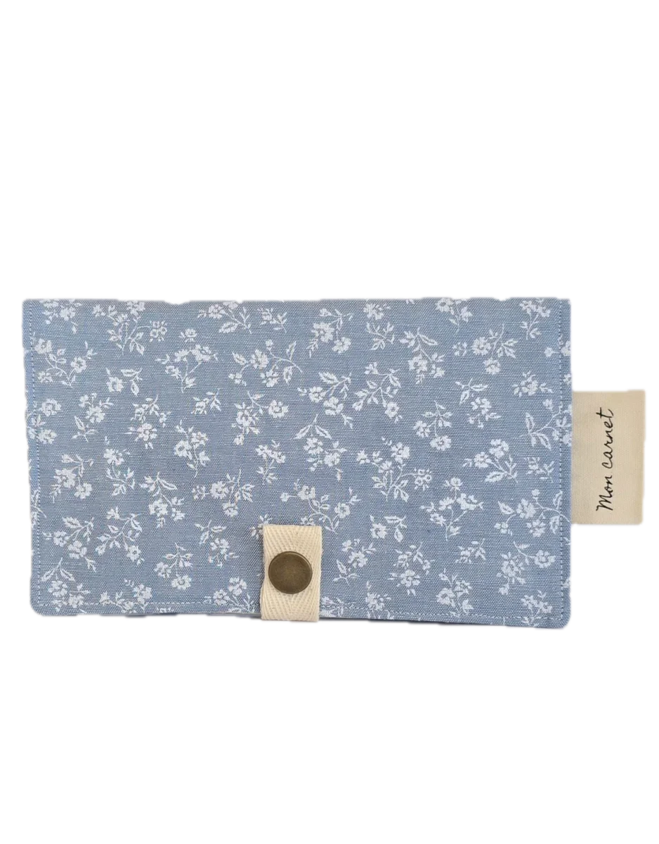 Protège Carnet de santé - Denim Fleuri - Sauge & Co - Boutique Maman & Bébé – Produits Essentiels au Quotidien - Melimelo