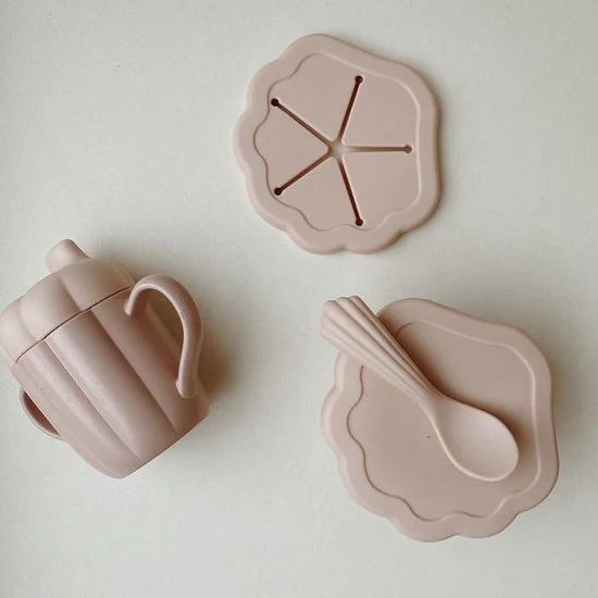 Konges Slojd - Ensemble Dîner Boîte Coquillage en Silicone - Blush||Konges Slojd - Silicone Clam Set - Blush - Boutique Bébé en Ligne : Soins, Jouets et Articles Maison