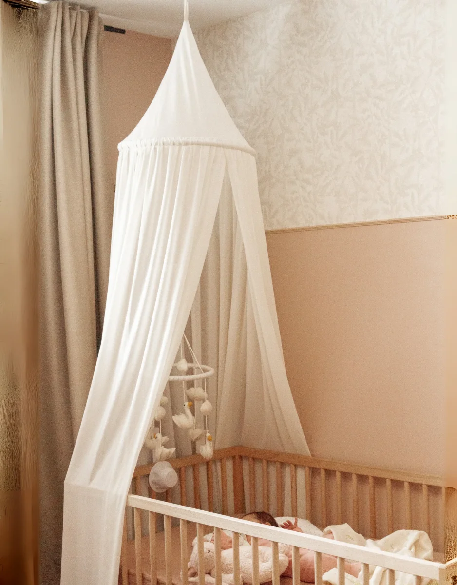 Ciel de lit en voile - Mousseline Sable doux - Veille sur toi - Boutique Maman & Bébé – Produits Essentiels au Quotidien