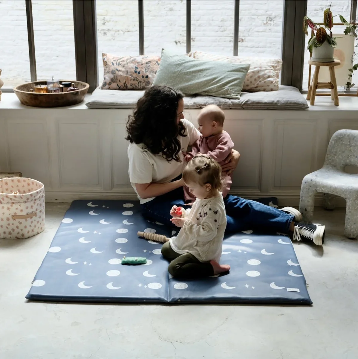 Housse Waterproof To The Moon - Boutique Maman & couche Bébé – Produits Essentiels au Quotidien