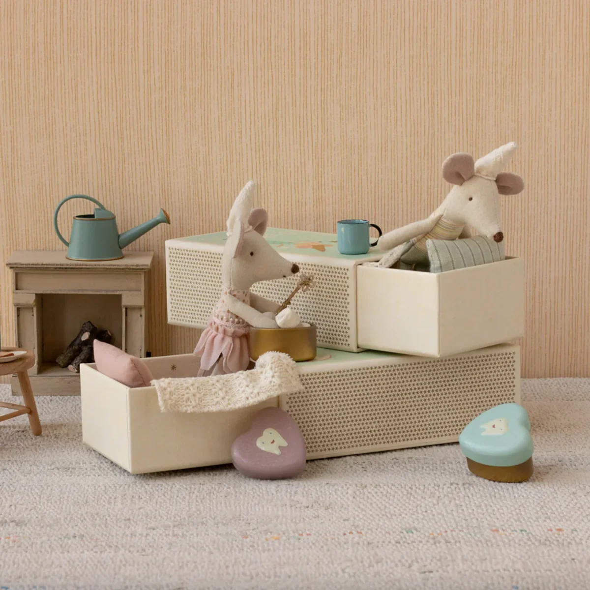 SOURIS PETITE SOEUR FÉE DES DENTS DANS SA BOÎTE Soie - Boutique Maman & Bébé – Produits Essentiels au Quotidien