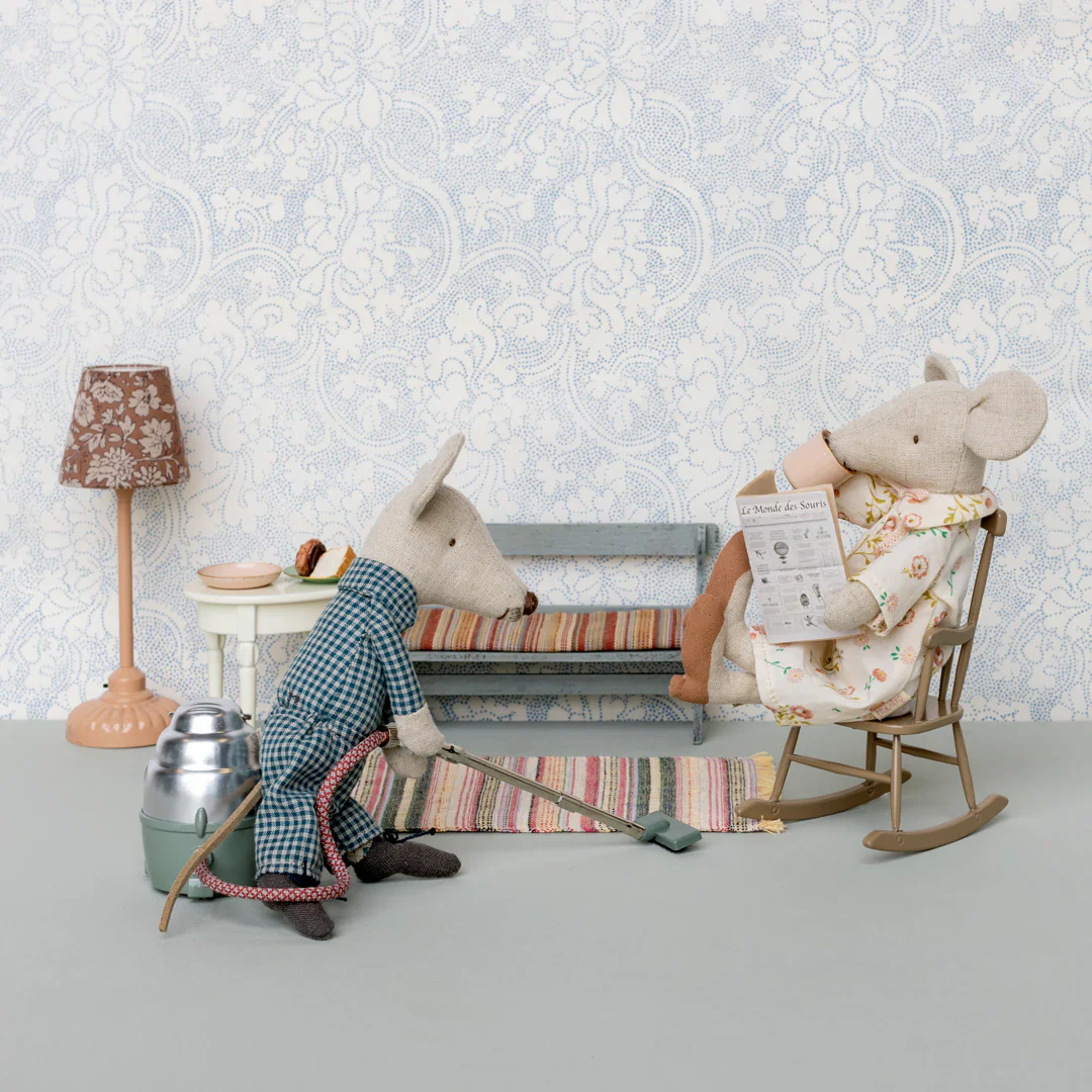 SOURIS GRAND-MAMAN ET GRAND-PAPA DANS LEUR BOÎTE DE CIGARES - Boutique Maman & Bébé – Produits Essentiels au Quotidien - {'count': 1, 'name': 'Nettoyage'}
