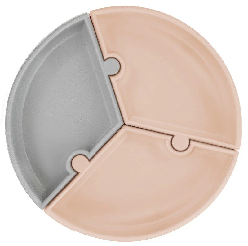 MINIKOIOI ASSIETTE PUZZLE AVEC VENTOUSE EN SILICONE – BEIGE REF : 101050054 - ​Boulangerie-Pâtisserie | Pain au Levain & Viennoiseries​ - {'count': 3, 'name': 'Béaba'}