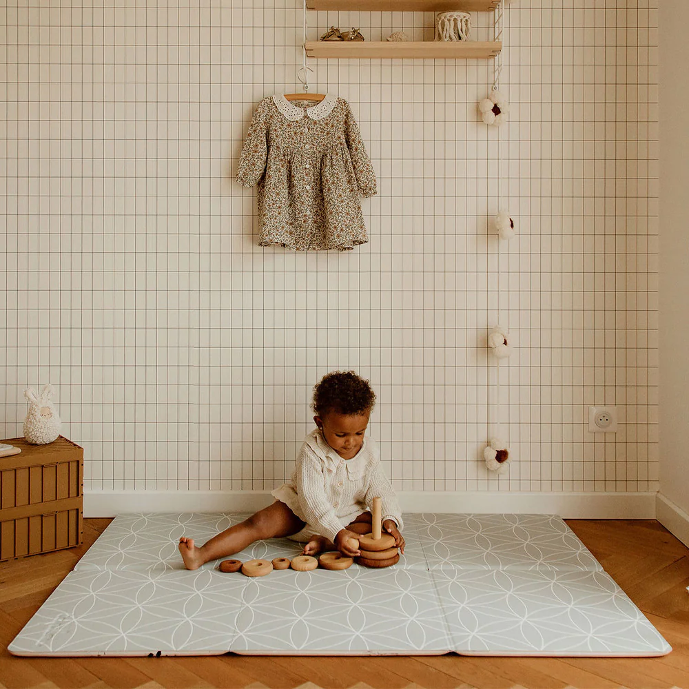 Tapis de jeu - le bambou - Boutique Maman & Bébé – Produits Essentiels au Quotidien Tapis de jeu nomade lavable vinyle - réversible pois/océan