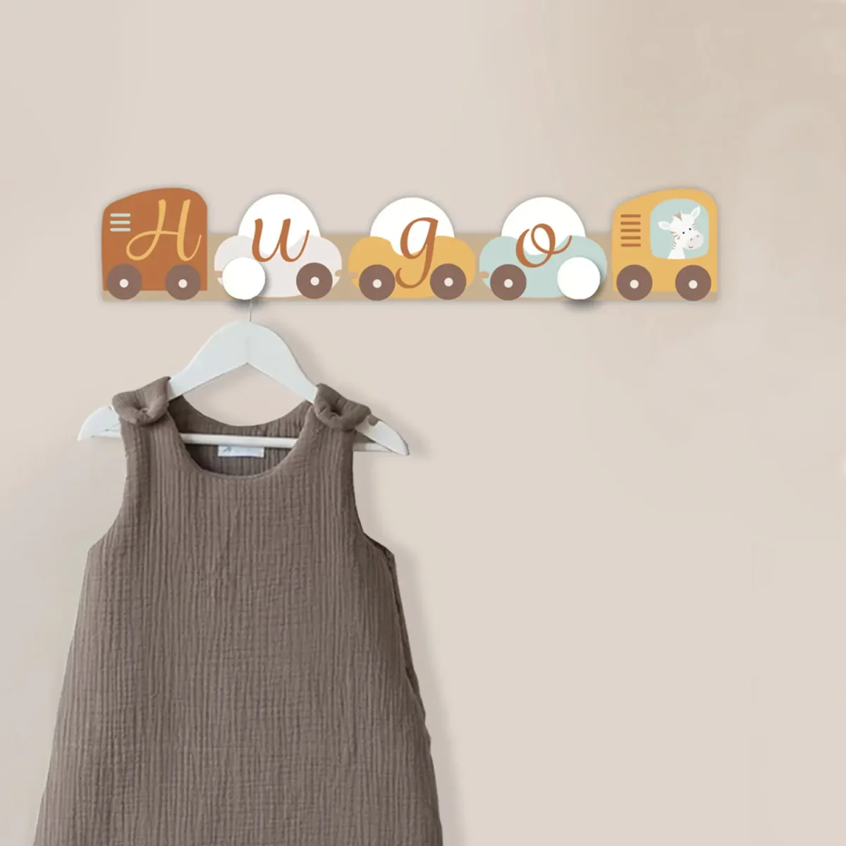Petit portemanteau voitures et camions avec prénom court - Boutique Bébé en Ligne : Soins, Jouets et Articles Maison - chariot portemanteau voiture camion prénom ligne soin jouet article